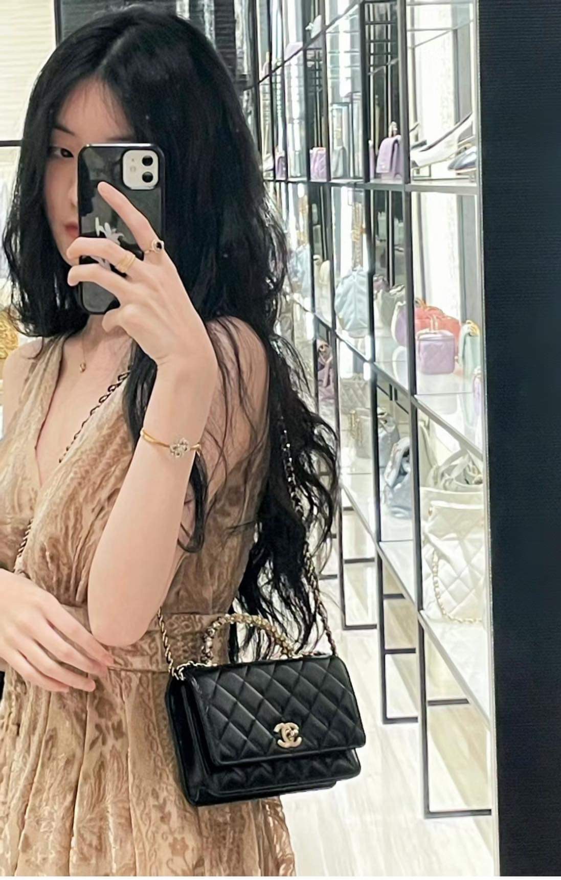 Chanel Woc quai trai
