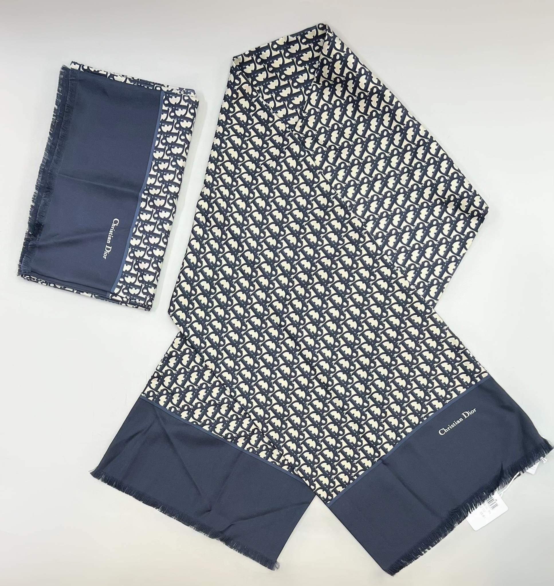 Khăn Dior