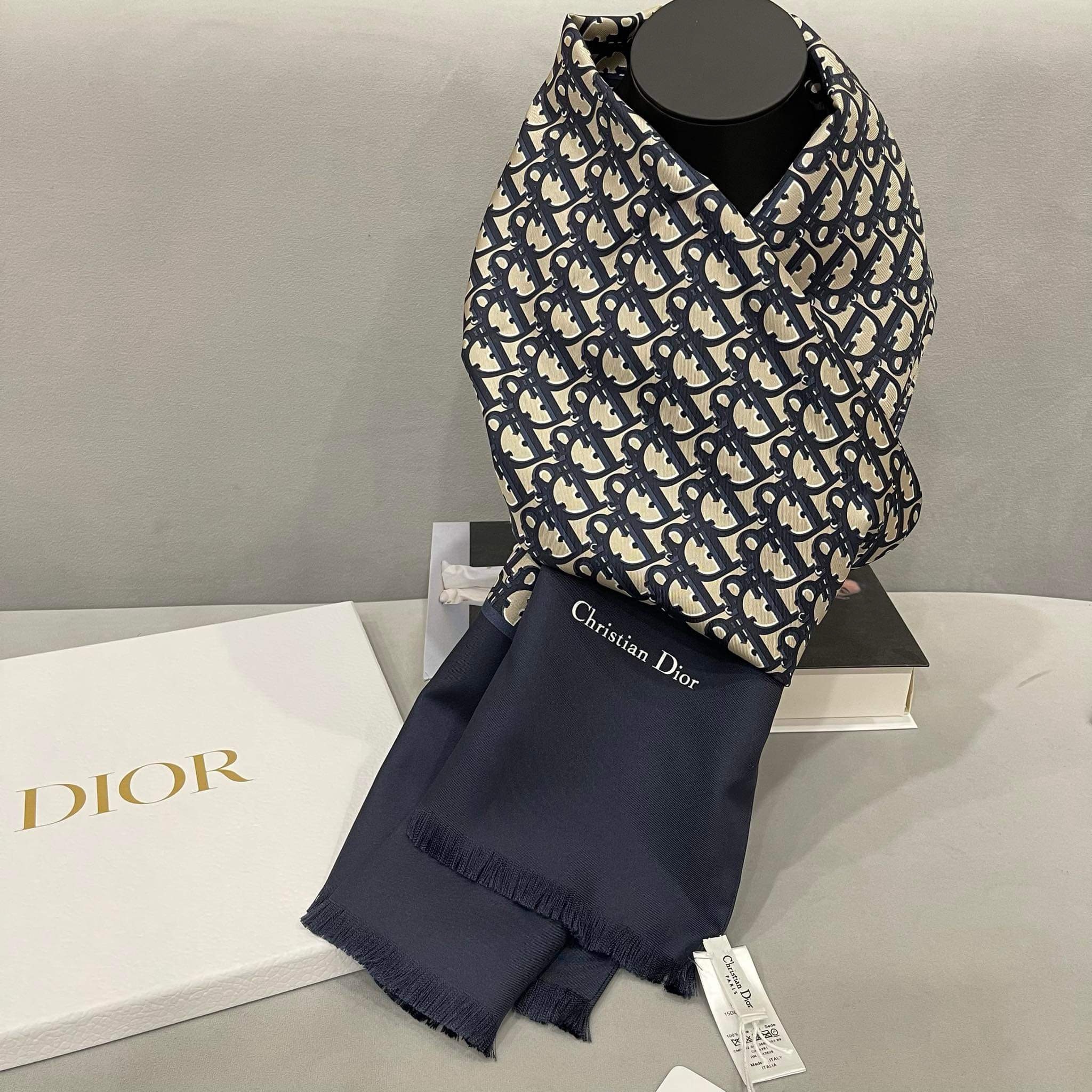 Khăn Dior