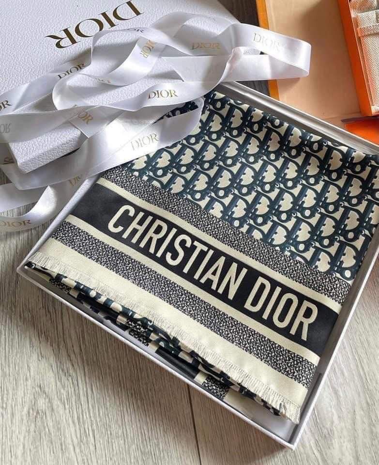 Khăn Dior