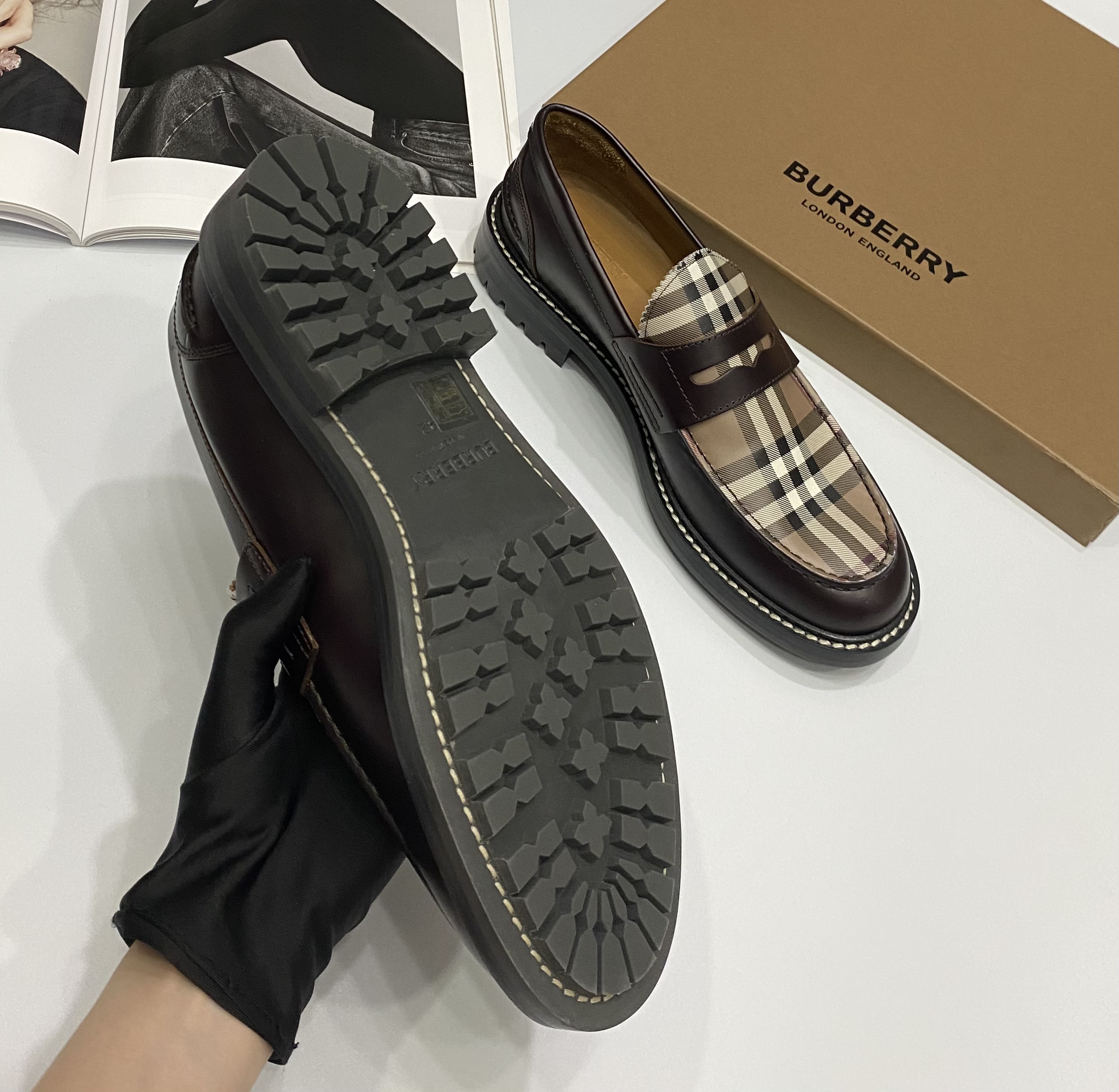 Giày nam Loafer BURBERRY