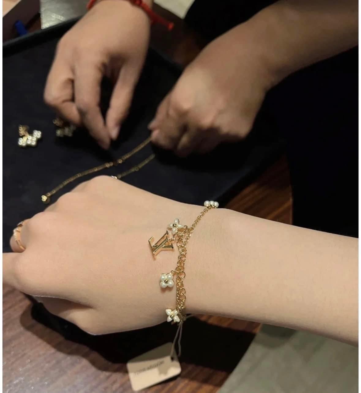 Set  LOUIS VUITTON Floragram