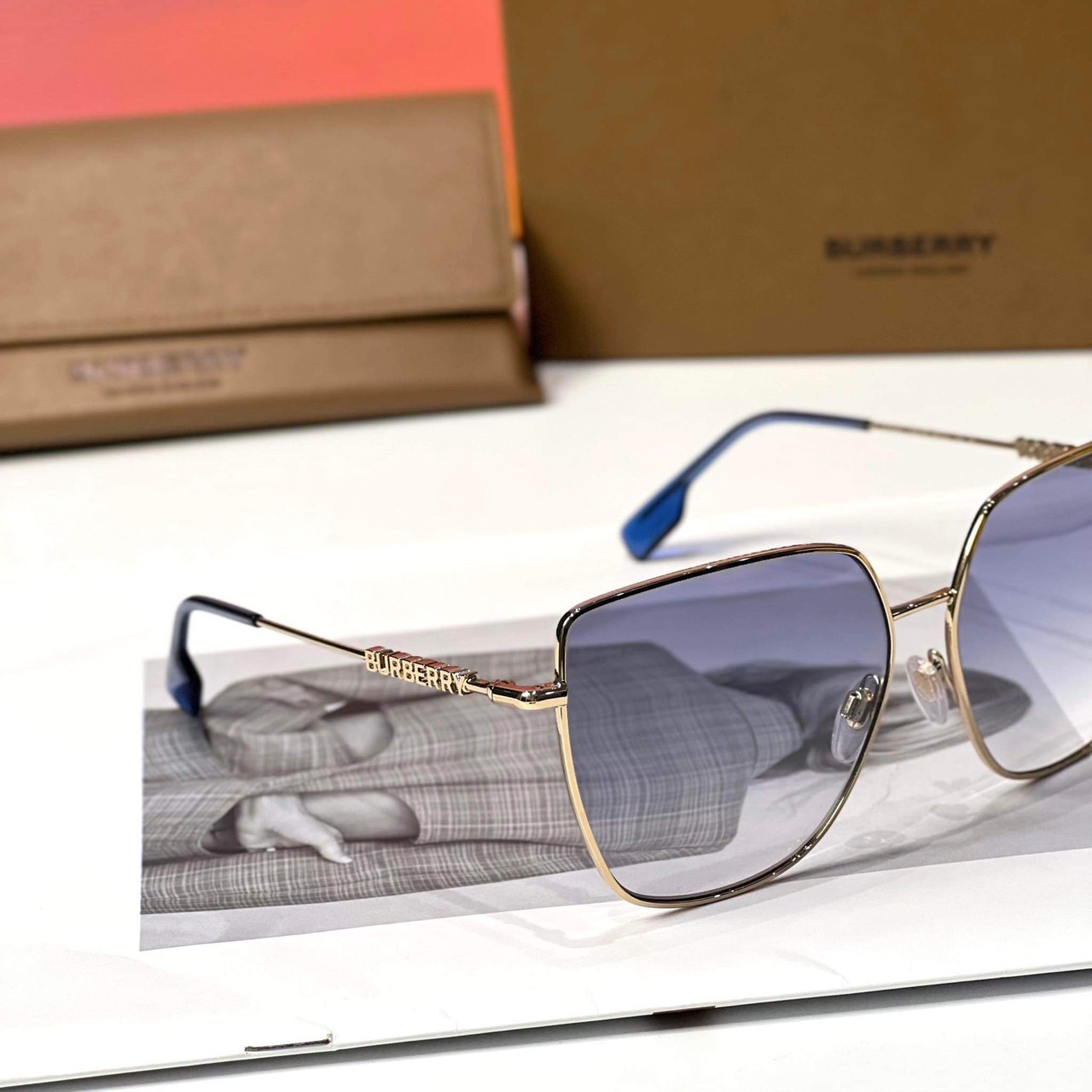Kính BURBERRY New ss