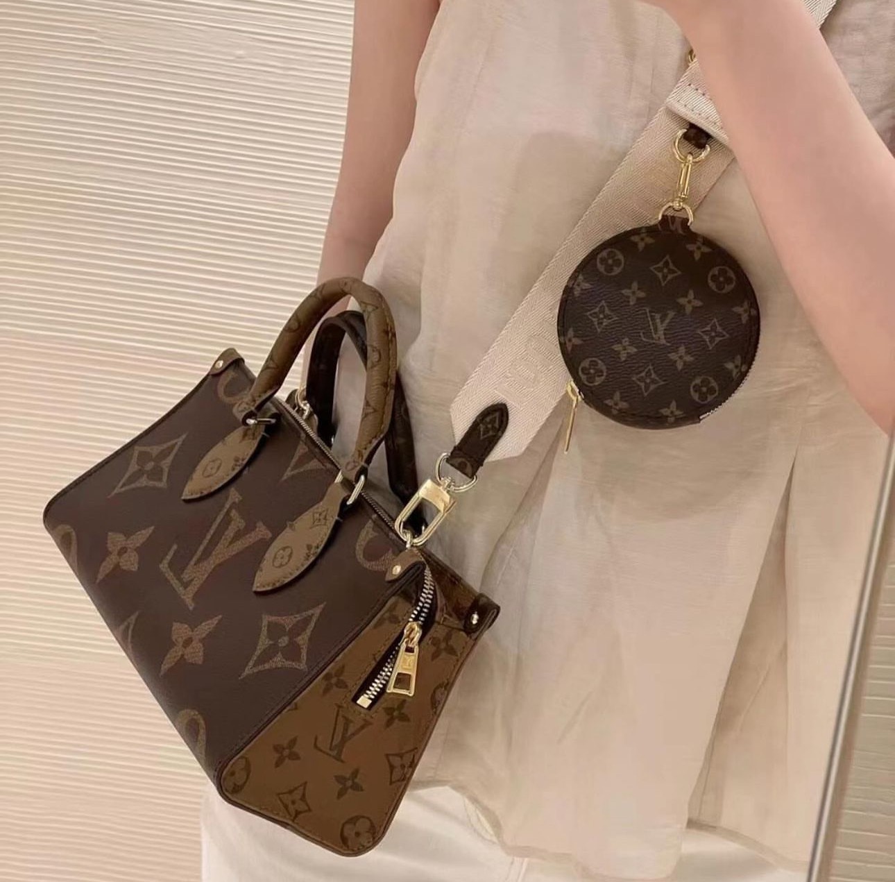 Túi LOUIS VUITTON Onthego Eastwest