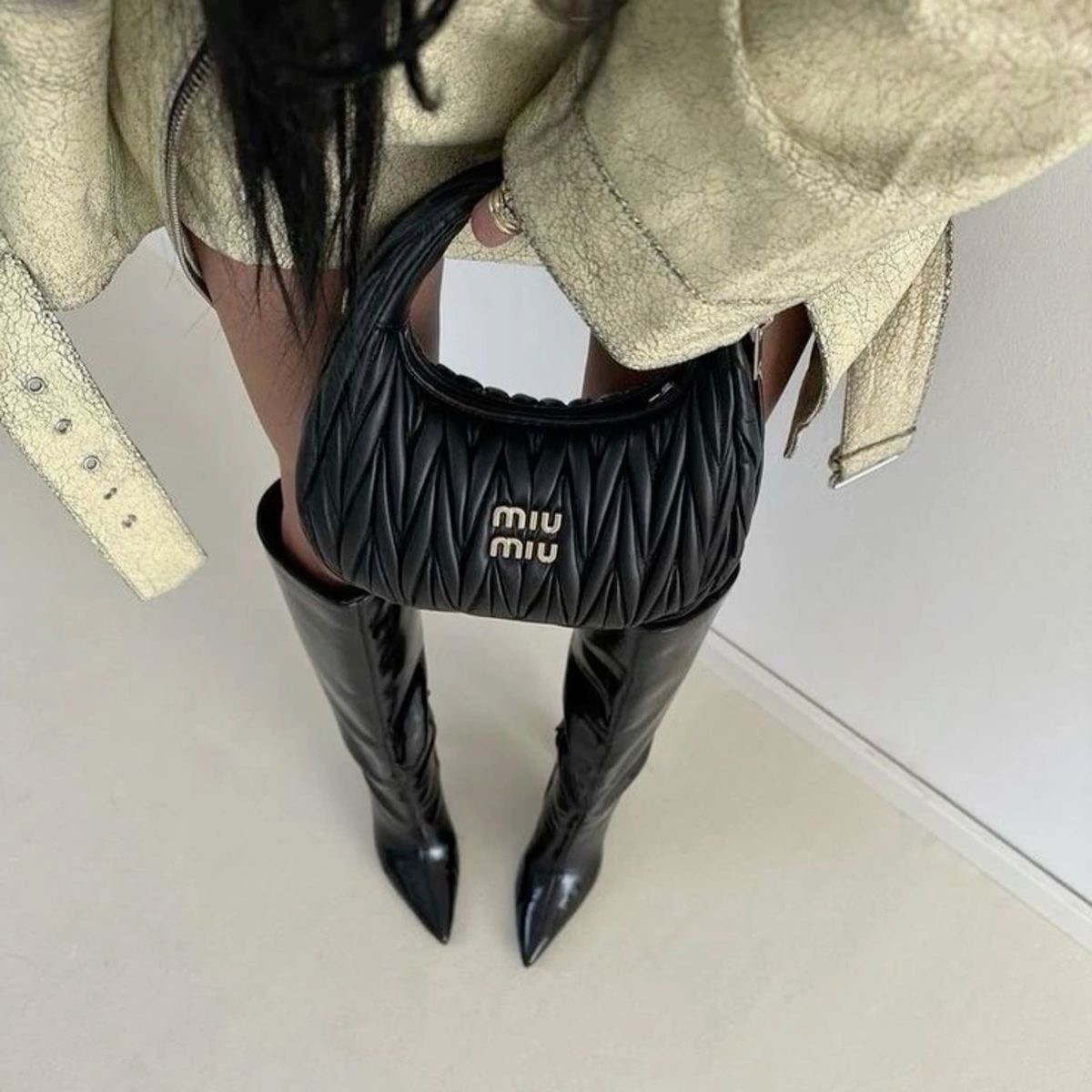 Túi MIU MIU wander đen