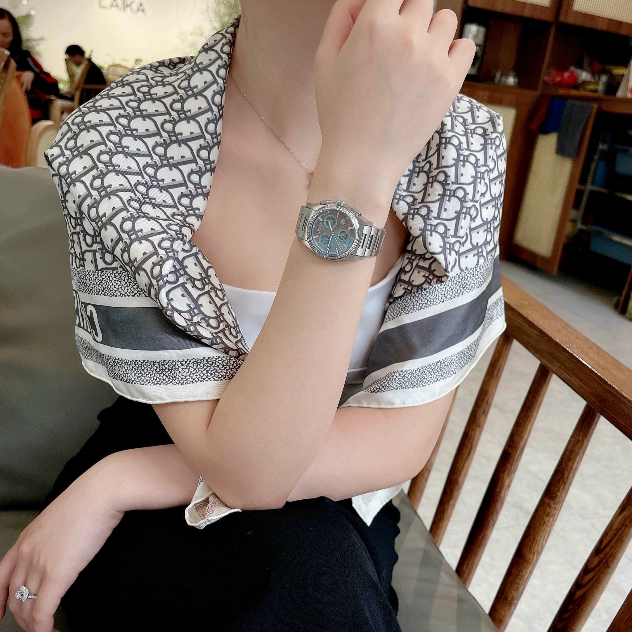 Đồng hồ Gucci Pantheon Mother of Pearl Dial diamond watch