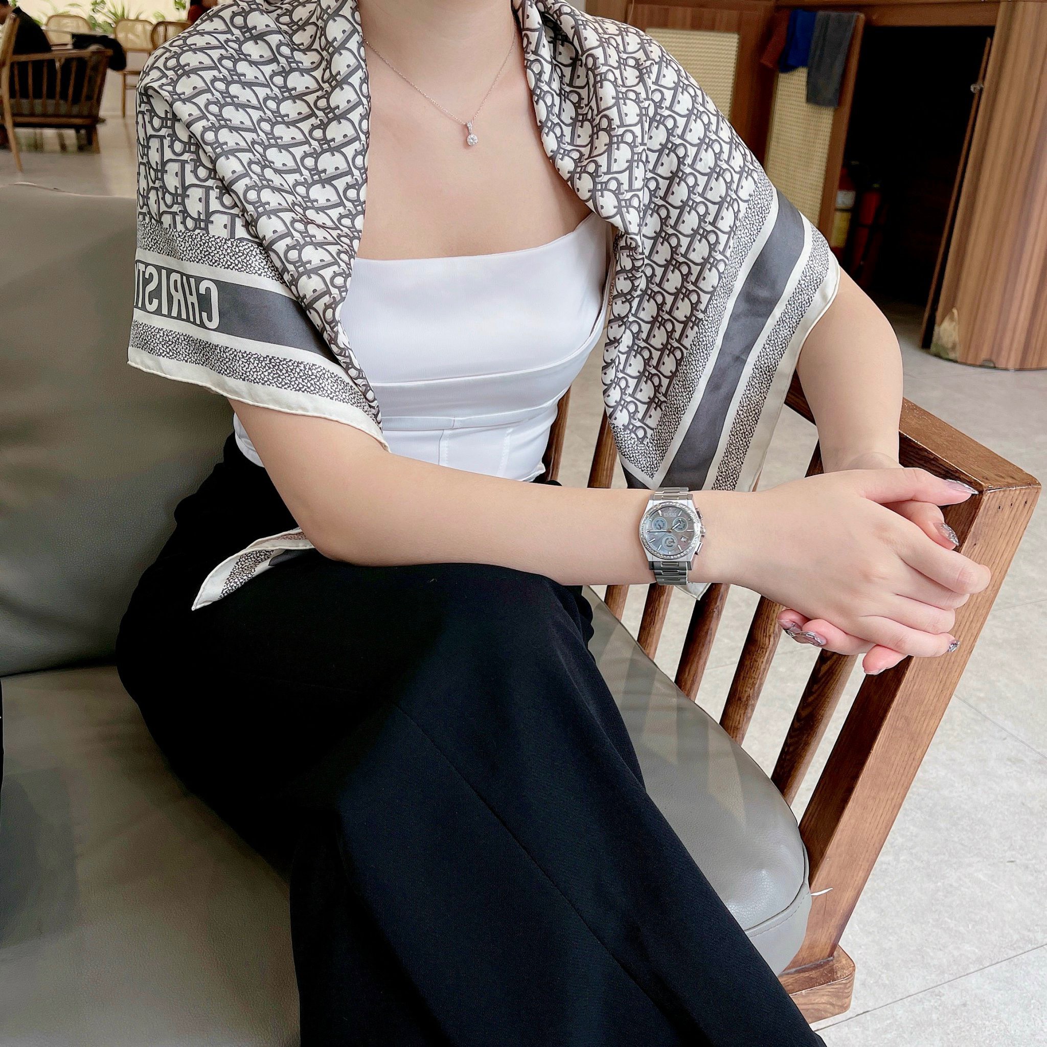 Đồng hồ Gucci Pantheon Mother of Pearl Dial diamond watch