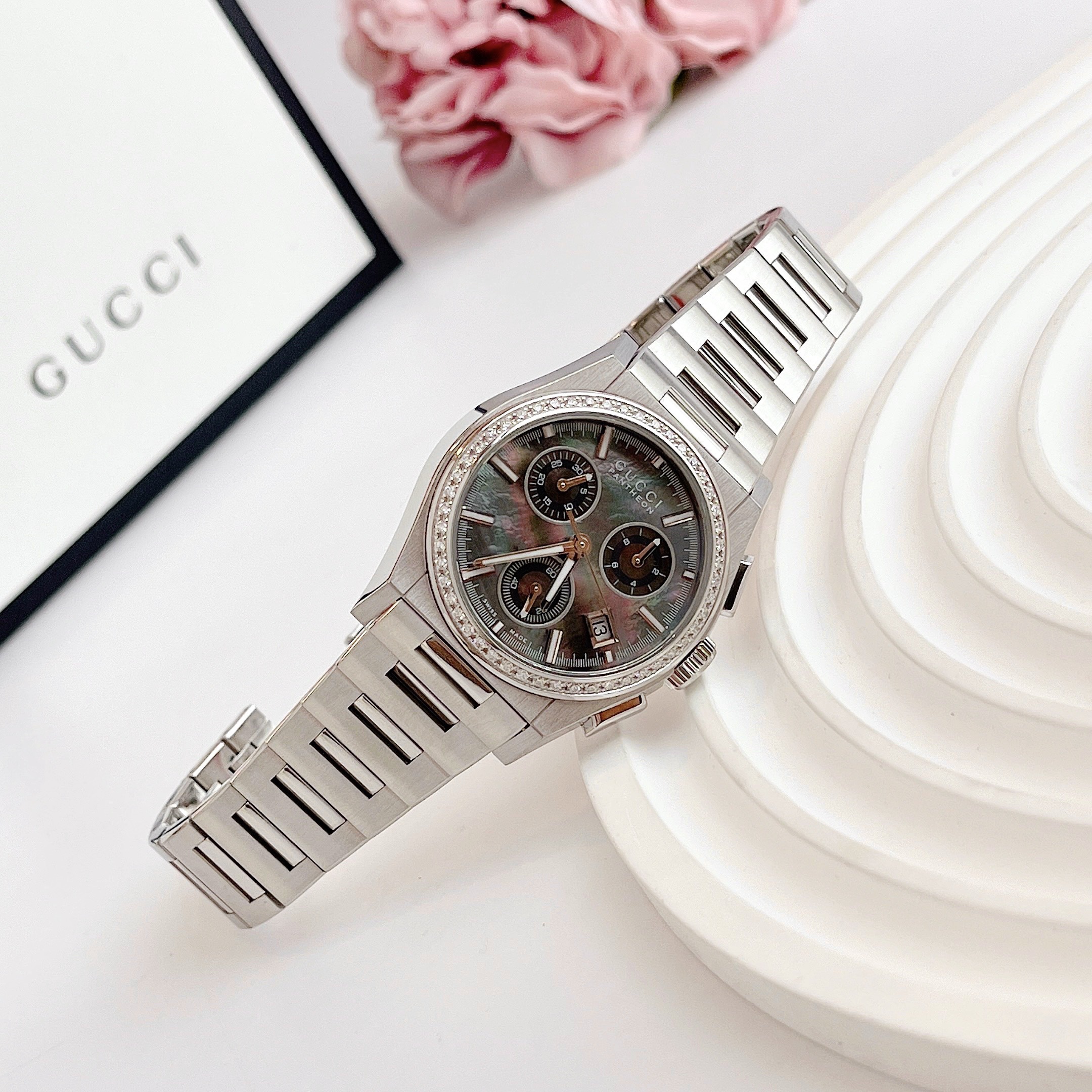 Đồng hồ Gucci Pantheon Mother of Pearl Dial diamond watch