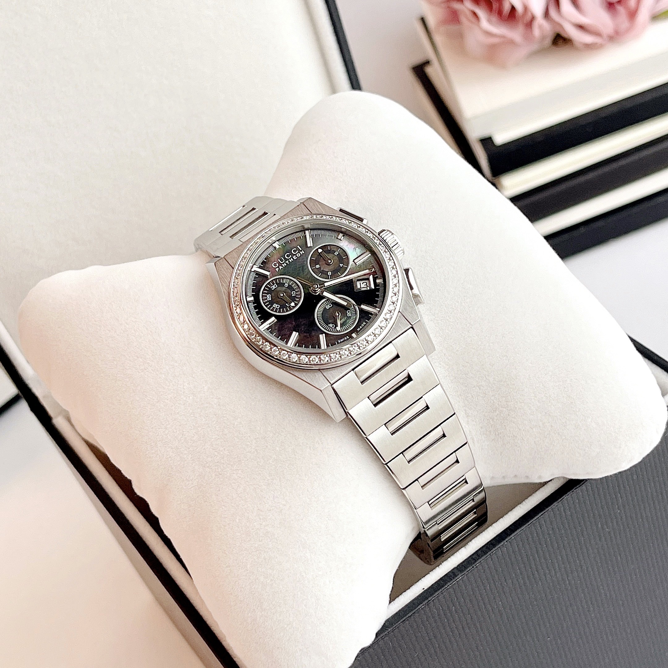 Đồng hồ Gucci Pantheon Mother of Pearl Dial diamond watch