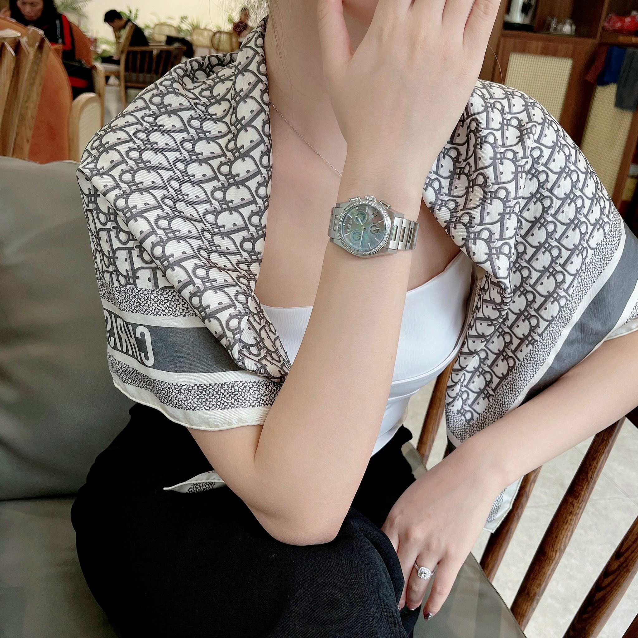 Đồng hồ Gucci Pantheon Mother of Pearl Dial diamond watch