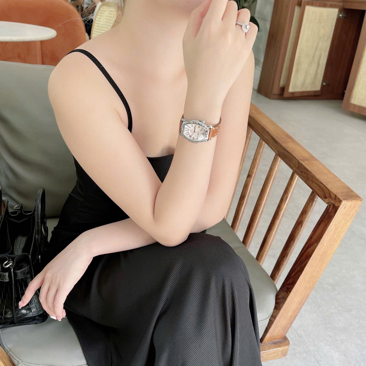 Đồng hồ Fendi Selleria Ladies Leather Watch