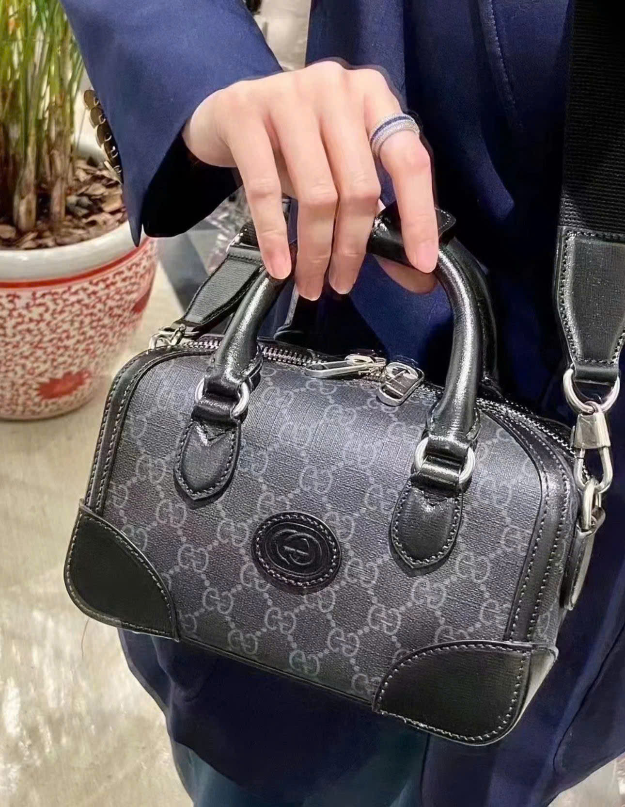 Túi Gucci Interlocking G mono