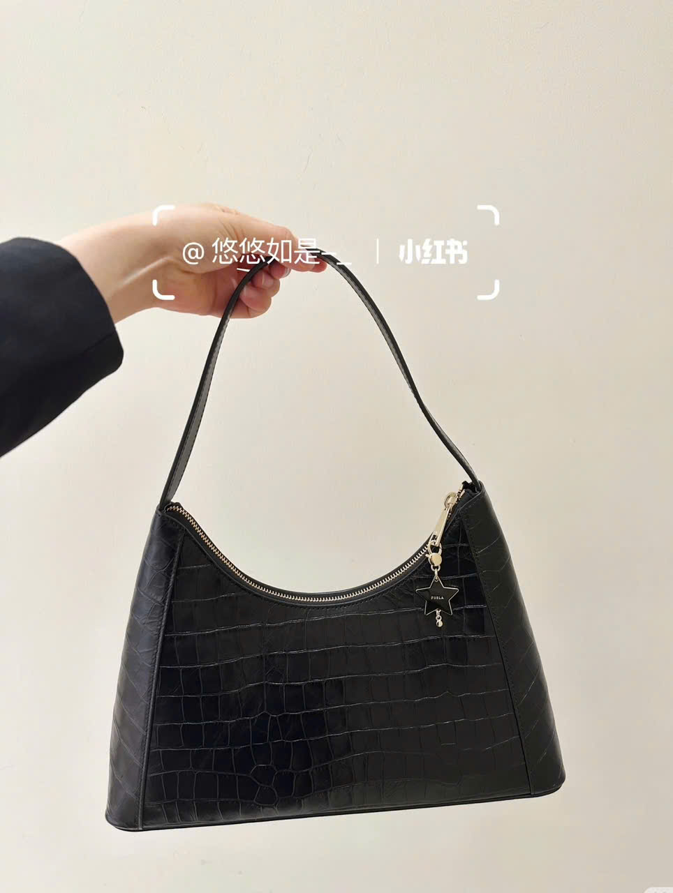 Túi Furla Diamante small đen da croc