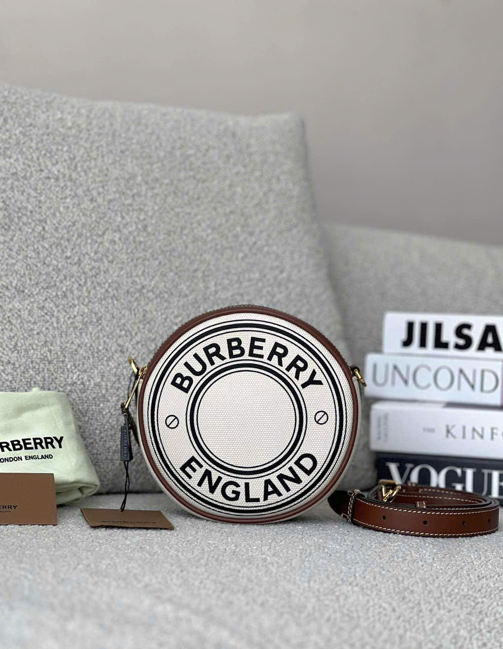 Túi Burberry luise round shoulder bag