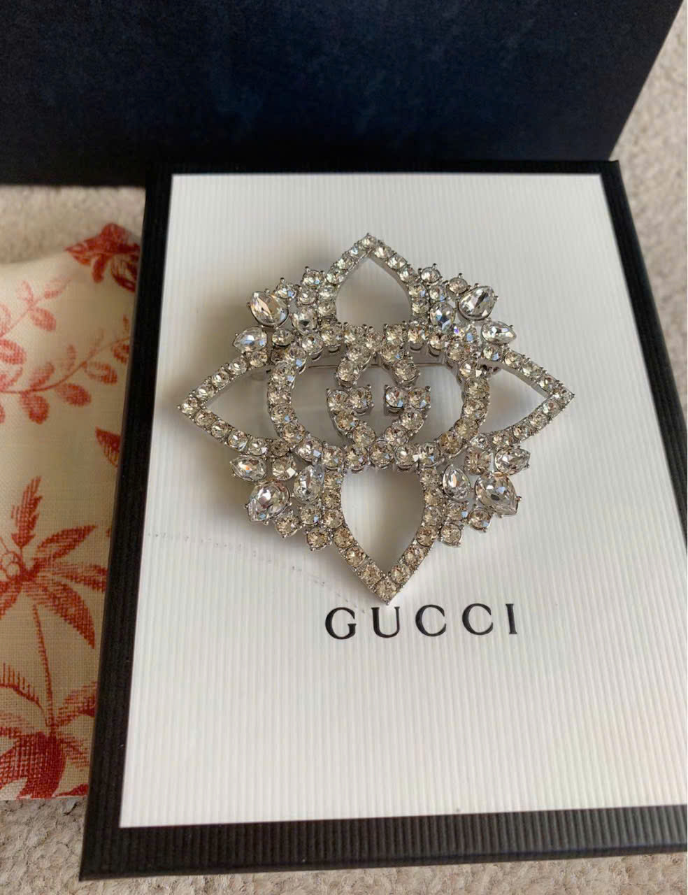 Cài áo Gucci