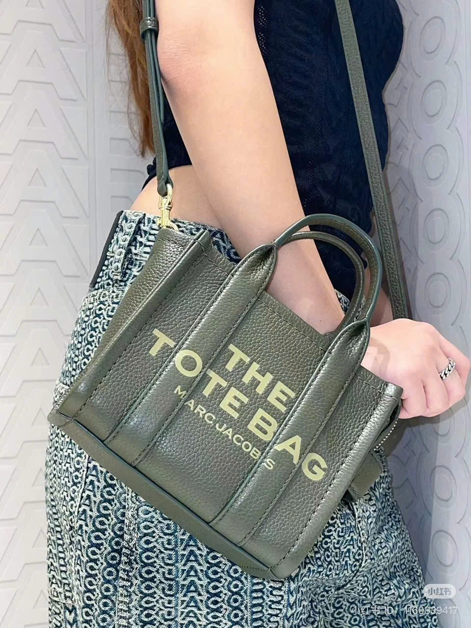 Túi Tote Marc Jacobs The Leather Micro Tote Bag