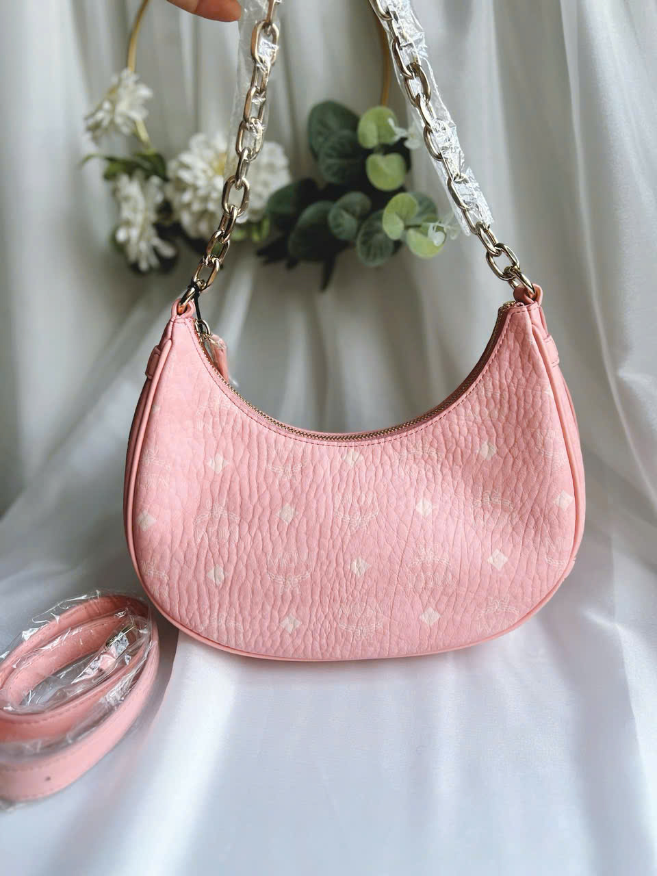 Túi xách Mcm halfmoon