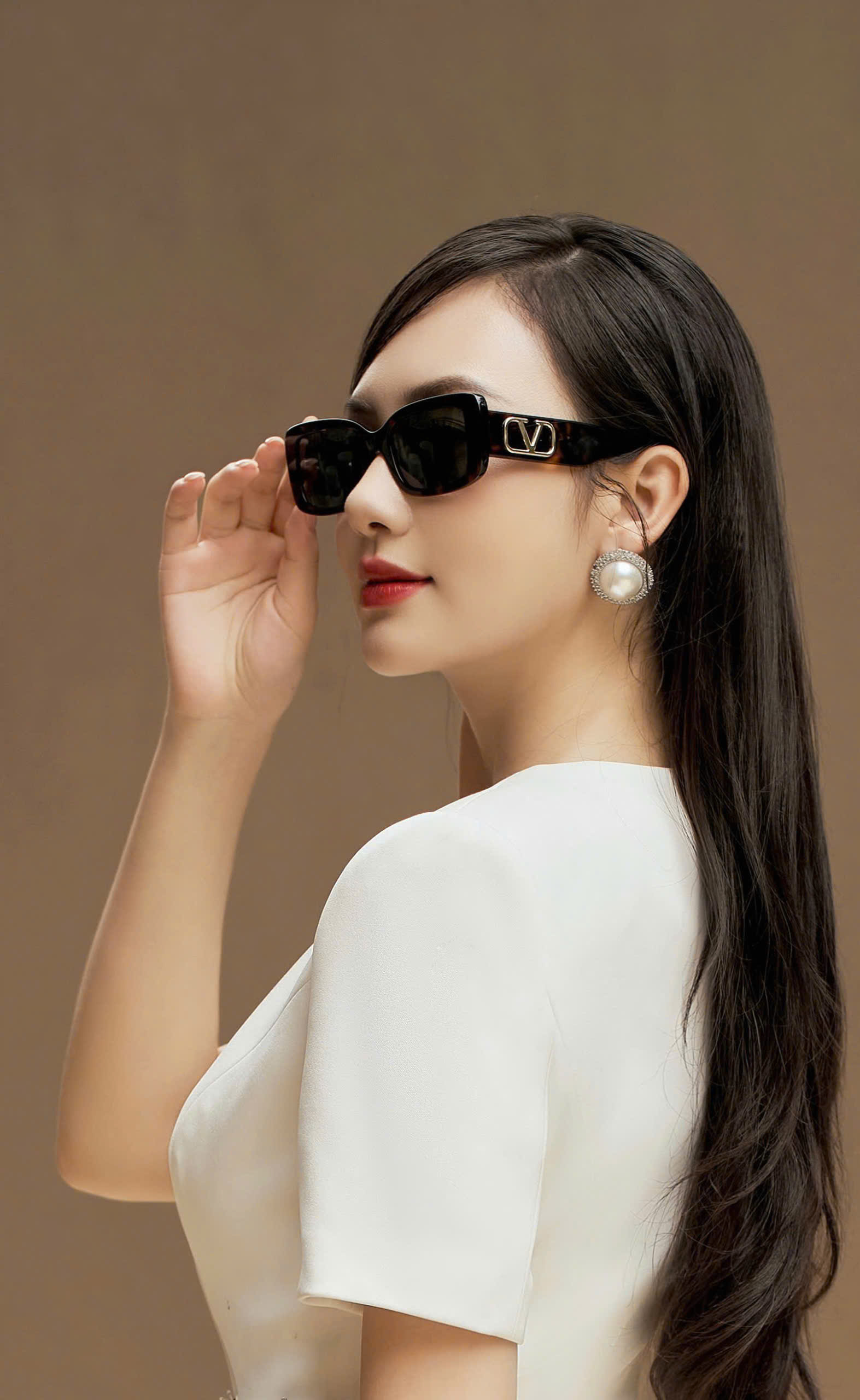 Kính mát nữ Valentino
