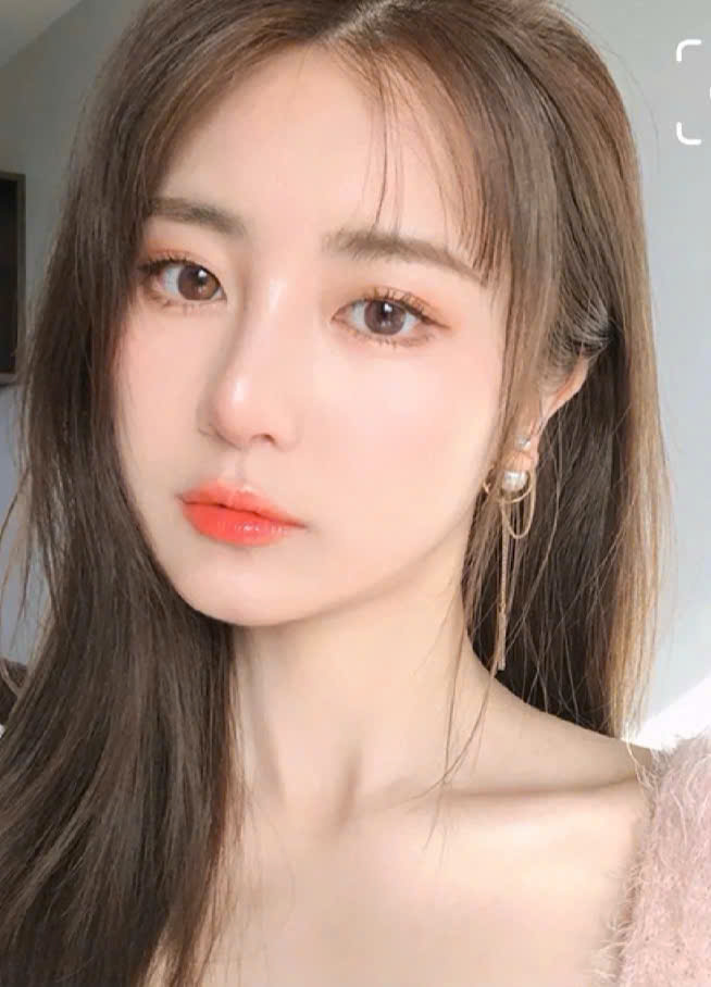 Bông tai Dior