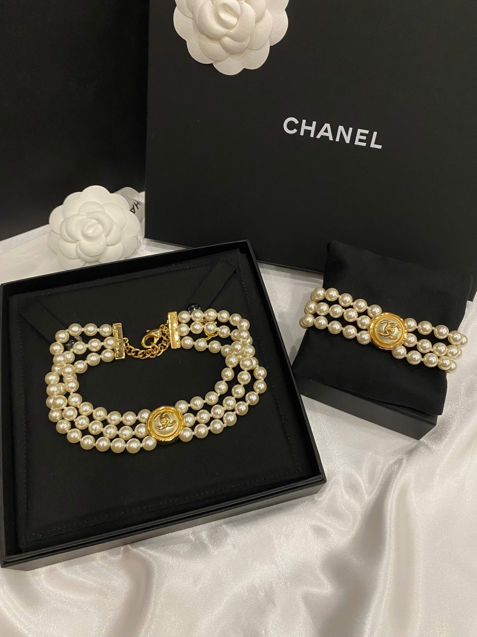 Bộ tran sức Chanel