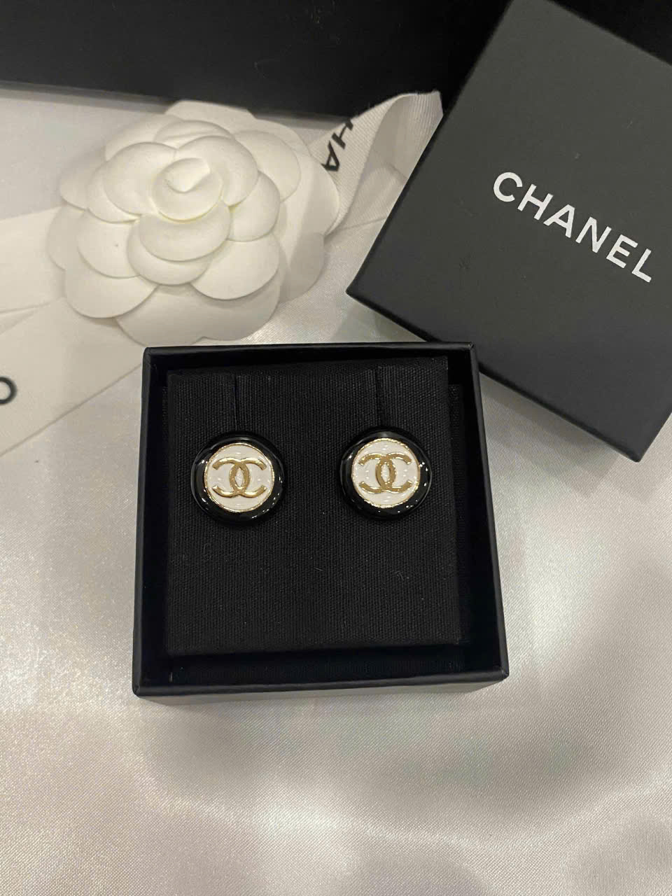 Bông tai Chanel