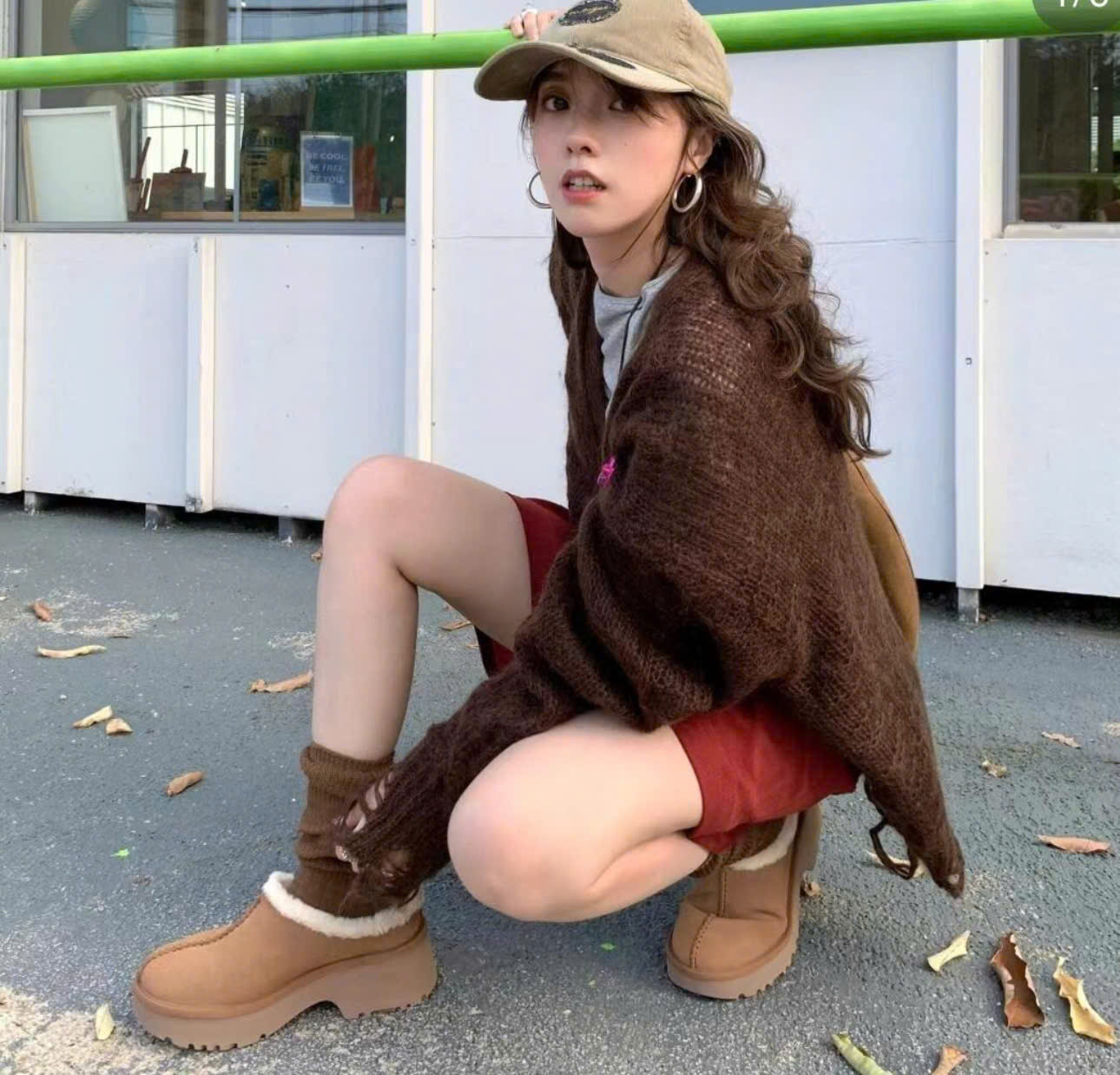 Sục UGG Nâu Viền Trắng