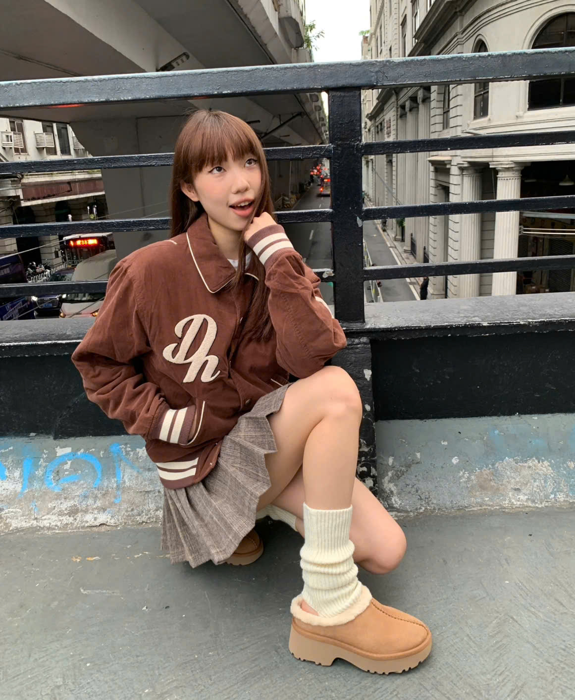 Sục UGG Nâu Viền Trắng