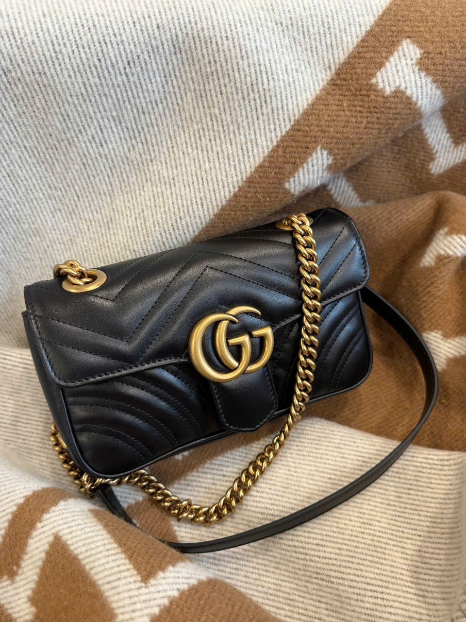 Túi đeo chéo Gucci marmont