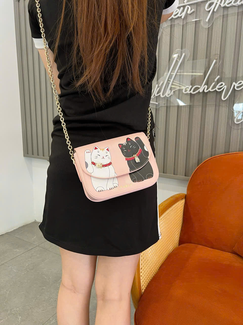 Túi đeo chéo Furla mèo Thần tài