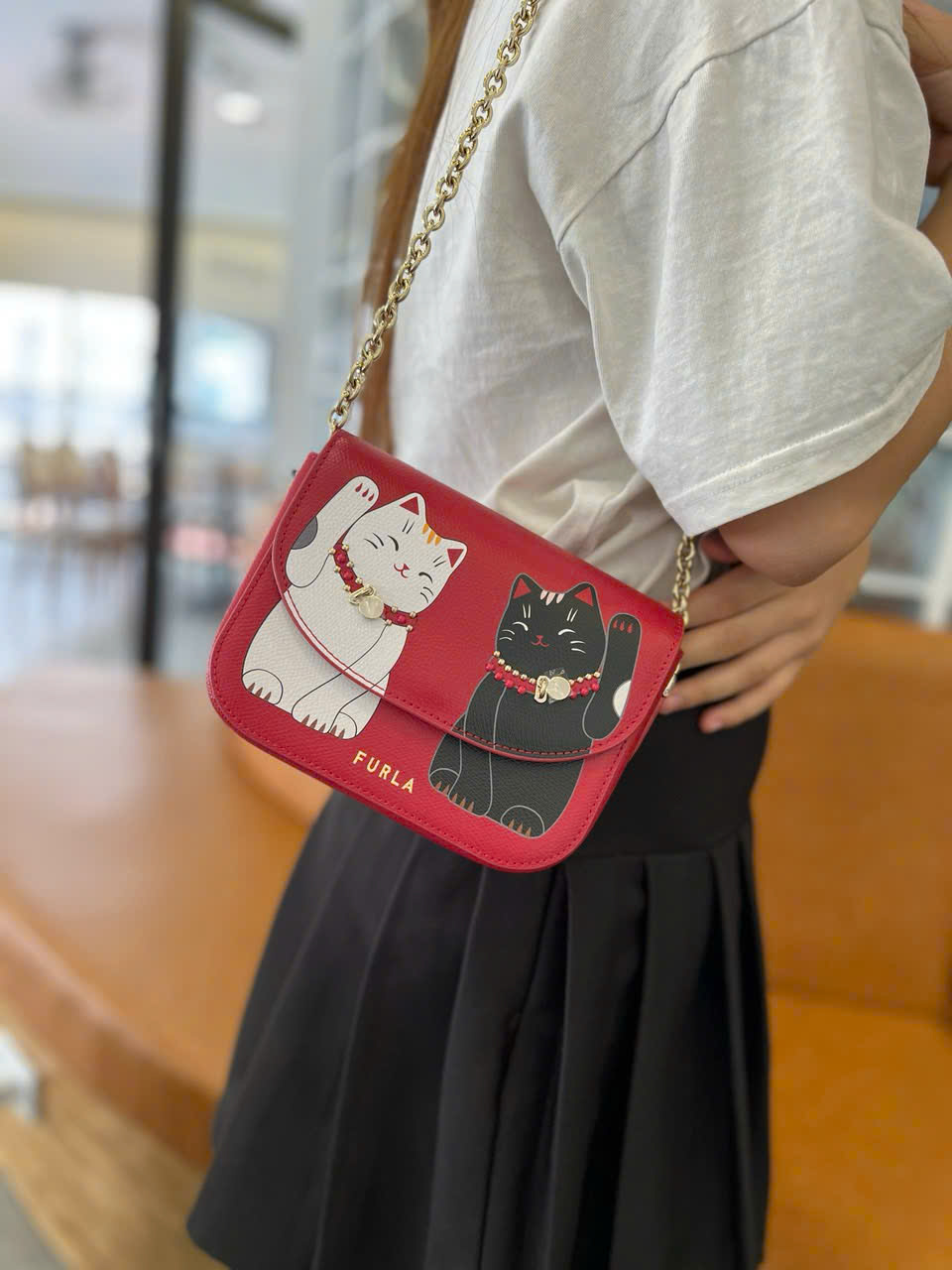 Túi đeo chéo Furla mèo Thần tài