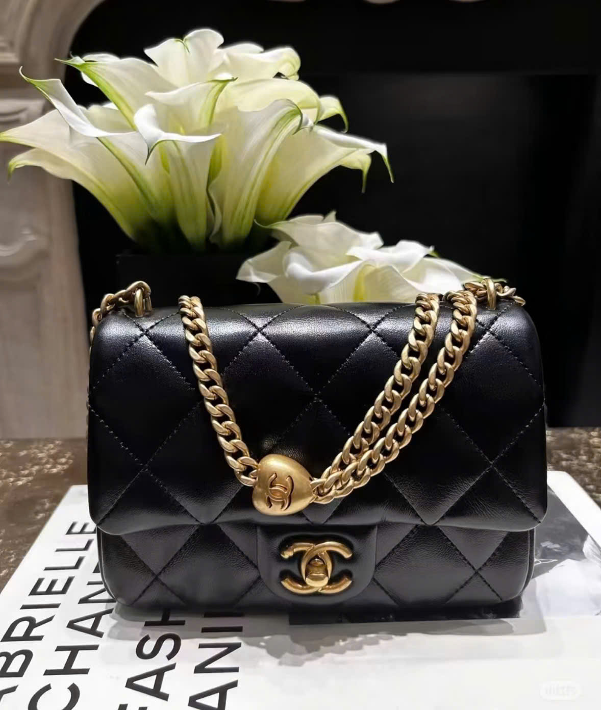 Chanel mini 8 cham tim