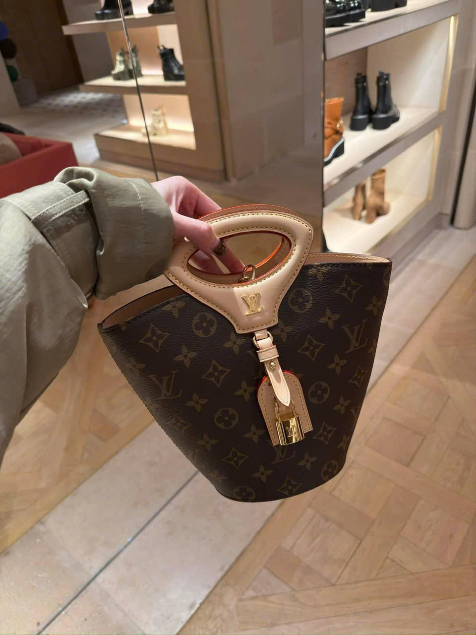 Túi xách Louis Vuitton Rivage
