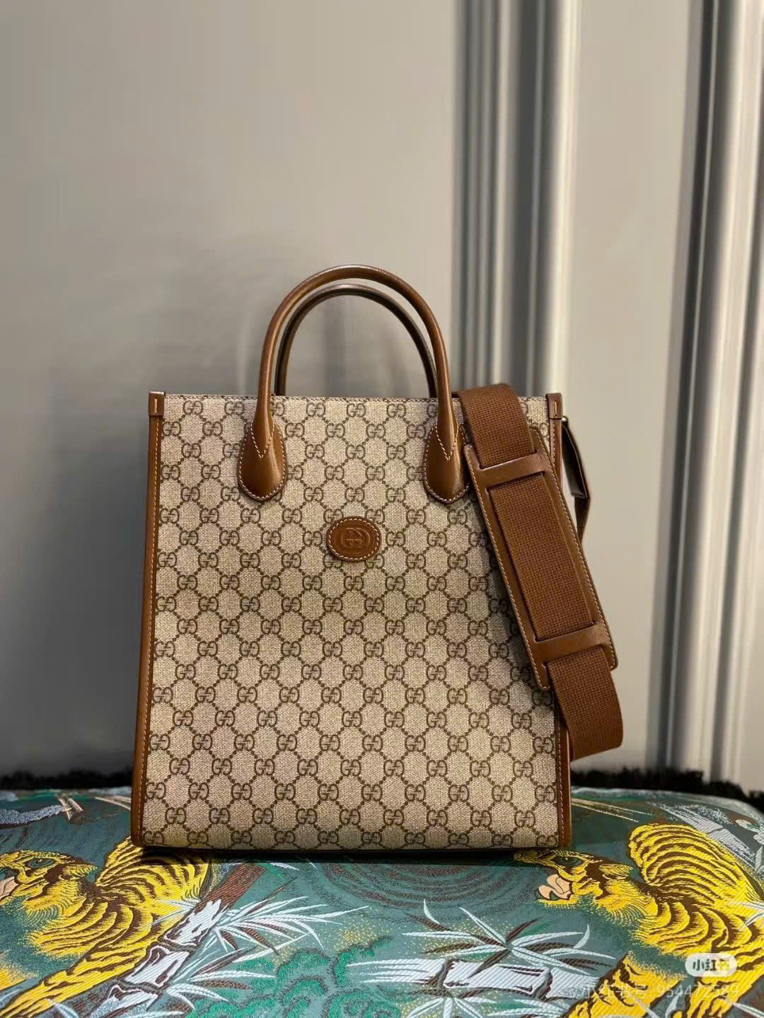 Túi xách Tote Gucci interlocking
