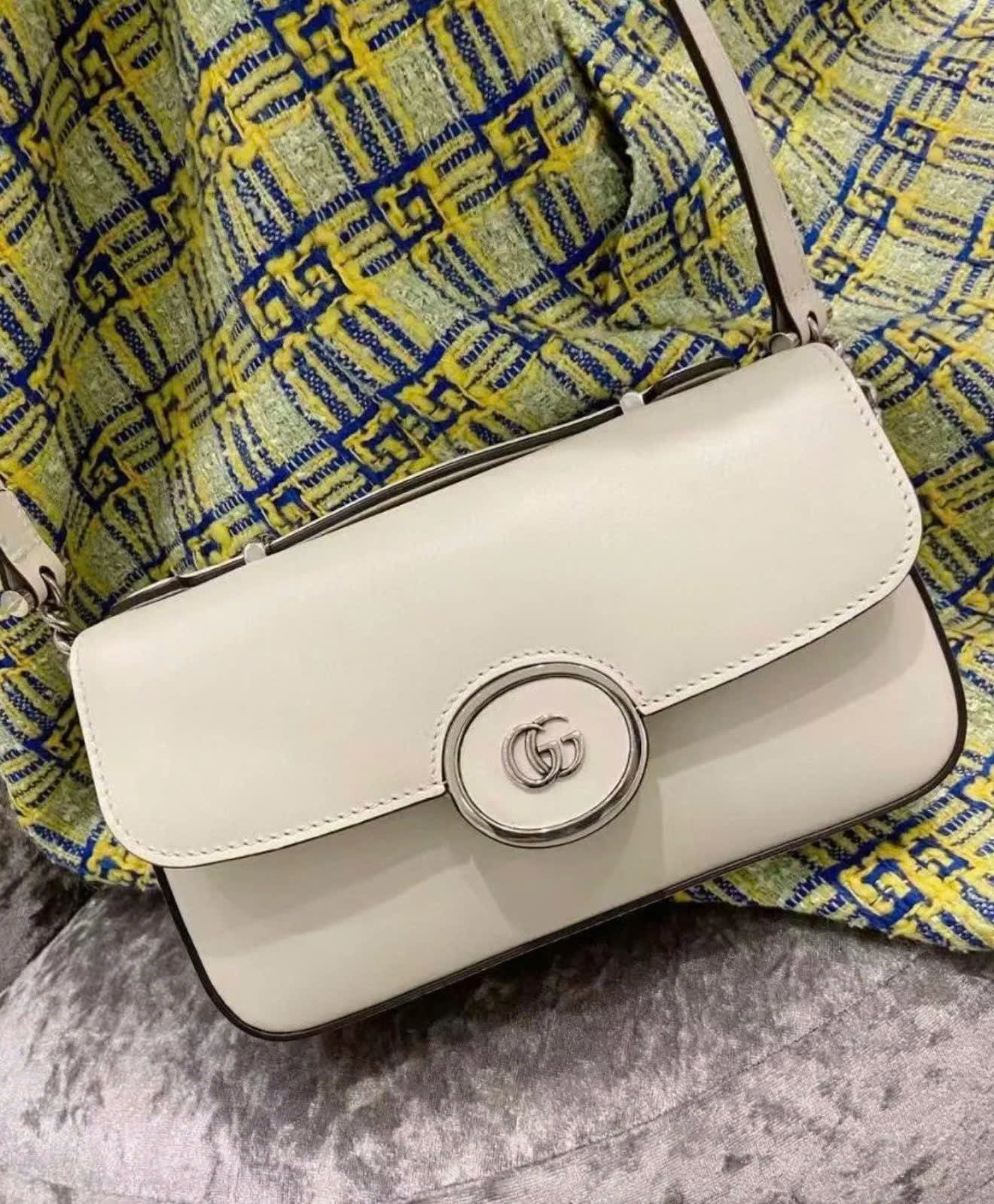 Túi đeo chéo Gucci petit