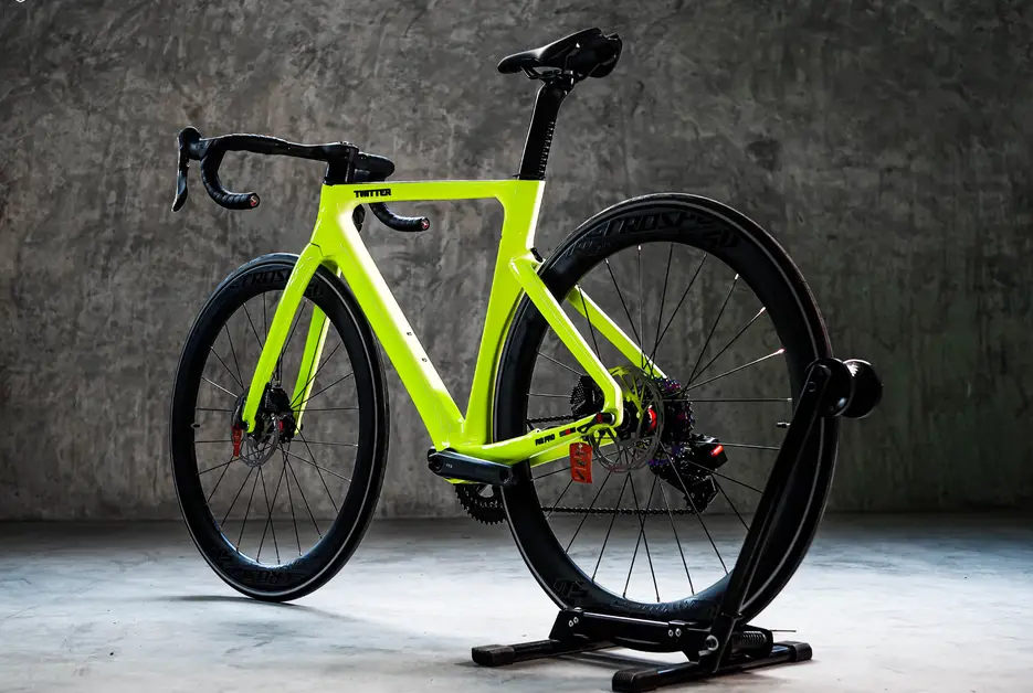 xe-dap-twitter-co-khung-carbon-sieu-nhe