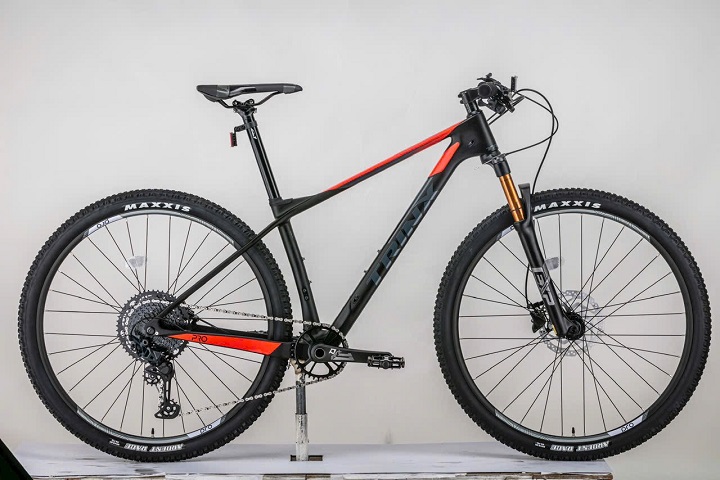 Xe đạp thể thao TrinX V1000