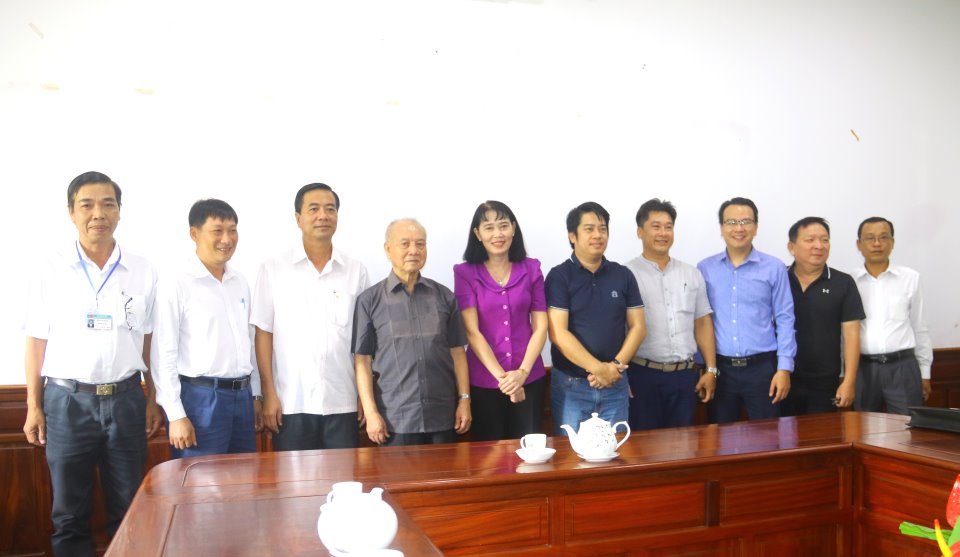 Đại tướng Phạm Văn Trà làm việc tại Hậu Giang về hỗ trợ học sinh, sinh viên du học, người lao động làm việc ở Úc. Đại tướng Phạm Văn Trà làm việc tại Hậu Giang về hỗ trợ học sinh, sinh viên du học, người lao động làm việc ở Úc.