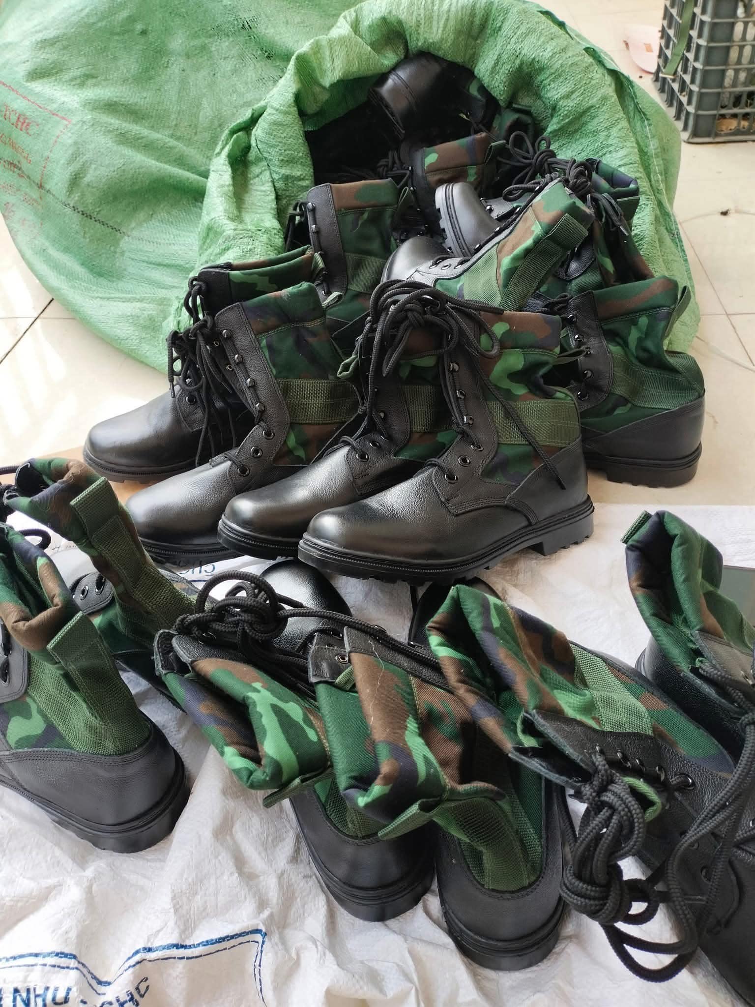 Ghệt cao cổ sĩ quan