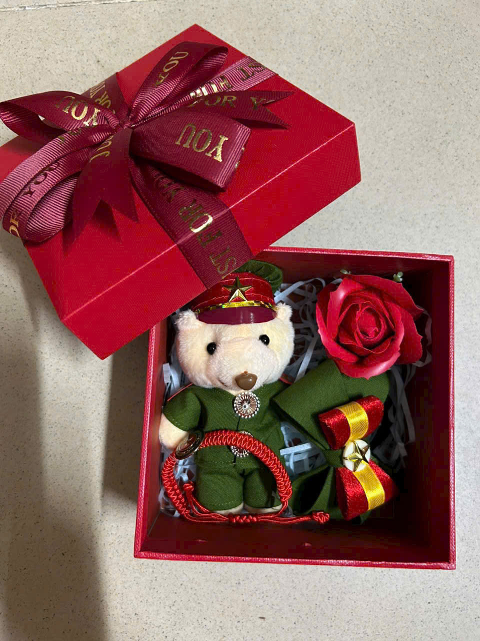 Hộp Quà Tặng Gấu Bông Hoa Hồng Kèm Vòng Tay Tặng Bạn Gái