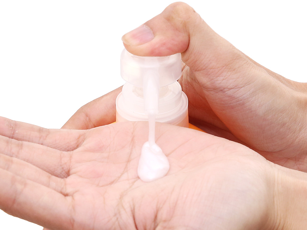 Sữa Tắm Shikioriori Chiết Xuất Quả Hồng Dưỡng Ẩm (Chai 600Ml)_Nội Địa Nhật