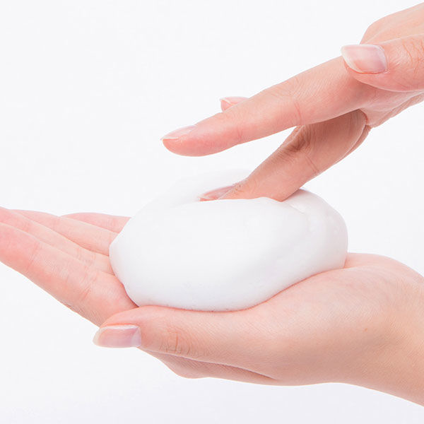 Sữa Tắm Tạo Bọt Mềm Mịn Softymo Natu Savon Kosé Hương Hoa Cúc Và Lê (Chai 500Ml)