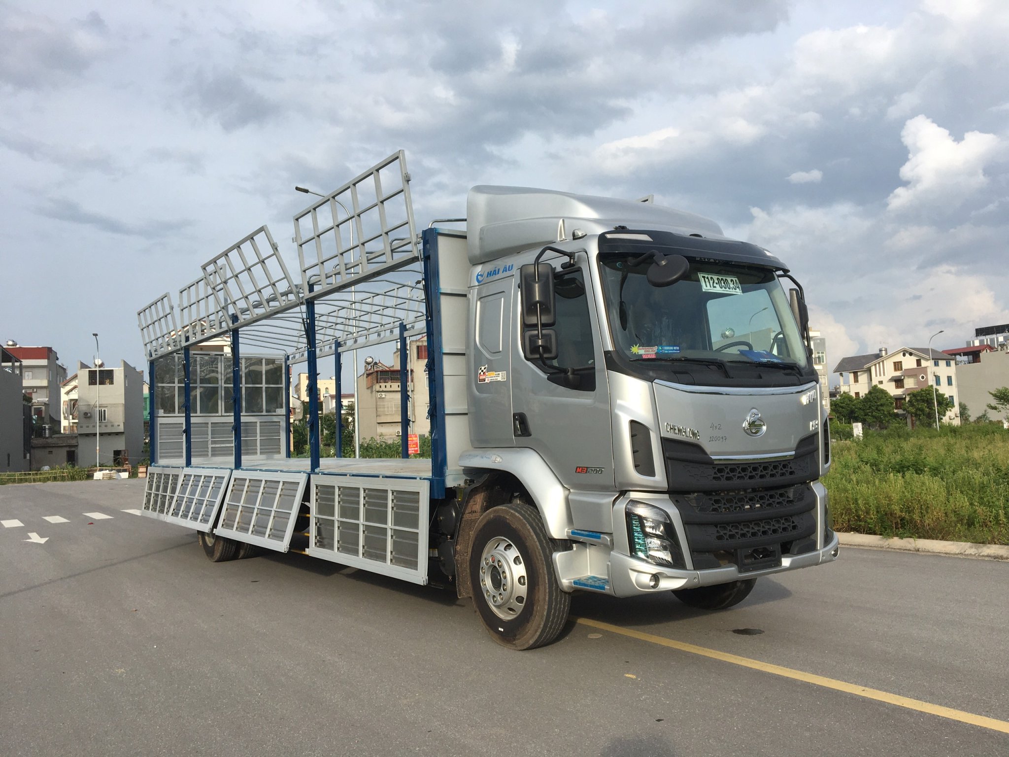 XE TẢI THÙNG CHENGLONG M3 200HP 4X2