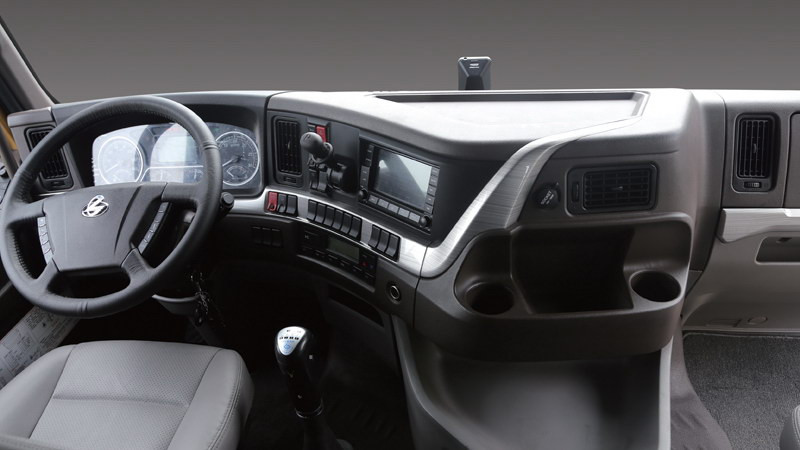 XE ĐẦU KÉO CHENGLONG 420HP ( Cầu Láp)- Đời mới Giằng V