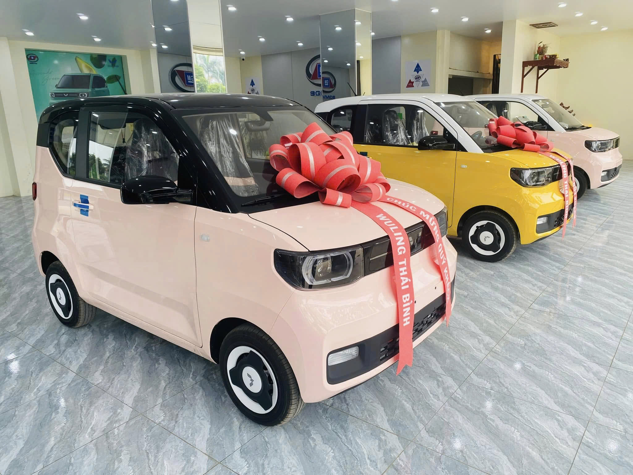 Xe điện Wuling Mini EV – LV2 ( màu Vàng chanh- nóc đen)
