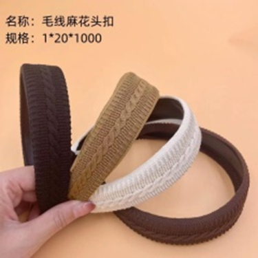 Bờm tóc đan len.