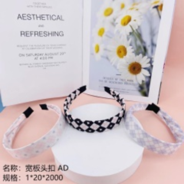 Bờm tóc bản rộng.