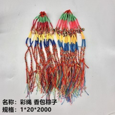 Vòng tay dây ngũ sắc kèm túi thơm.
