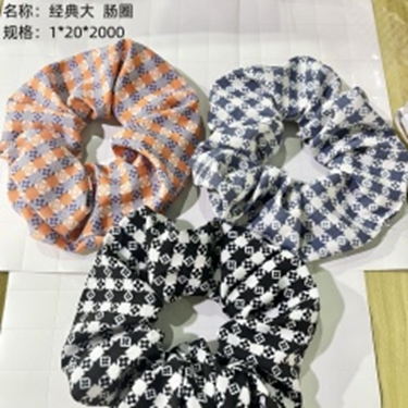 Dây buộc tóc cỡ lớn kiểu cổ điển.