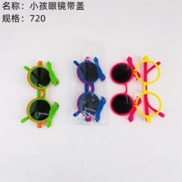 kính trẻ em có nắp