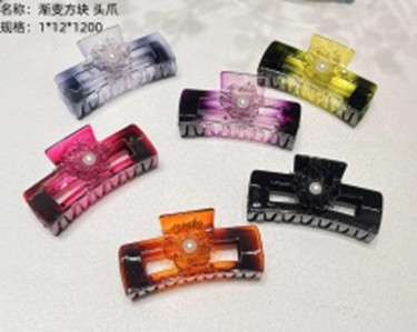 Kẹp tóc vuông màu đậm dần.